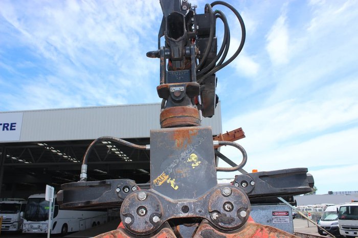 2009 HINO FG 1527 TIPPER AND CRANE WHITE