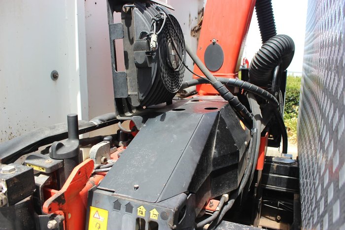 2009 HINO FG 1527 TIPPER AND CRANE WHITE