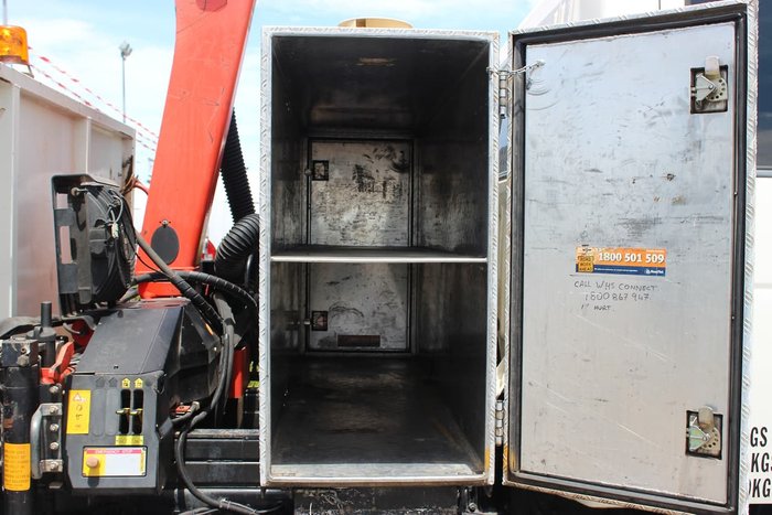 2009 HINO FG 1527 TIPPER AND CRANE WHITE