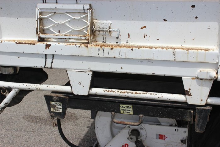 2009 HINO FG 1527 TIPPER AND CRANE WHITE