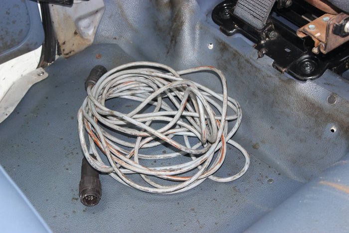 2009 HINO FG 1527 TIPPER AND CRANE WHITE