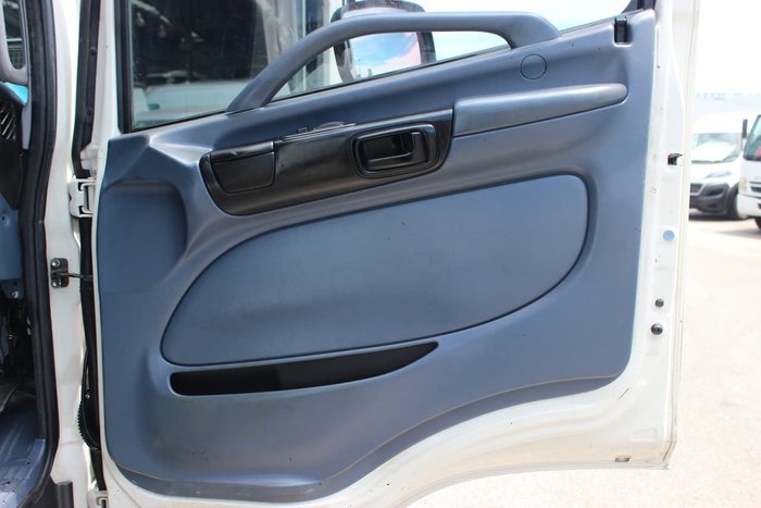 2009 HINO FG 1527 TIPPER AND CRANE WHITE