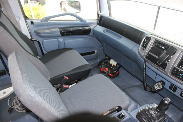 2009 HINO FG 1527 TIPPER AND CRANE WHITE