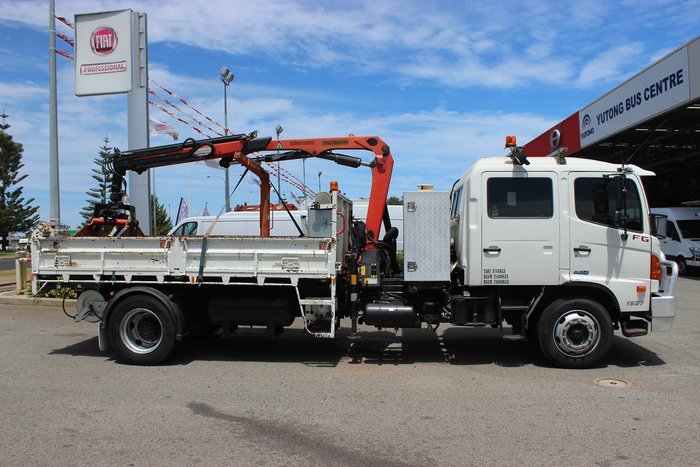 2009 HINO FG 1527 TIPPER AND CRANE WHITE