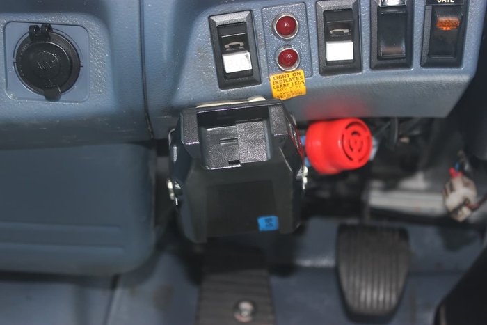 2009 HINO FG 1527 TIPPER AND CRANE WHITE