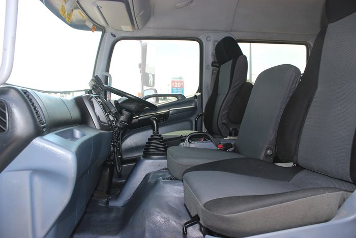 2009 HINO FG 1527 TIPPER AND CRANE WHITE