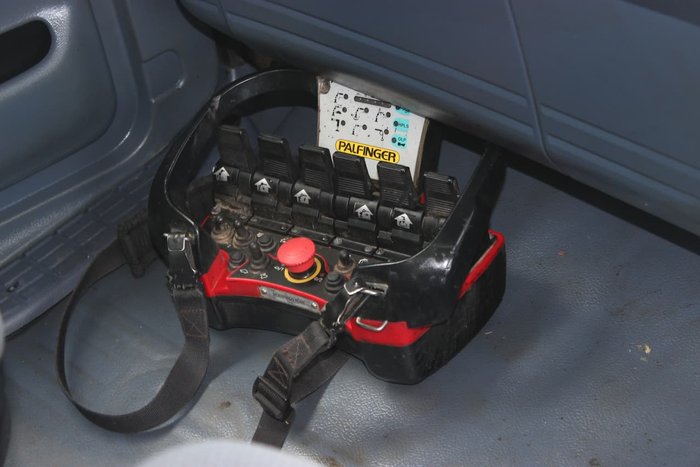 2009 HINO FG 1527 TIPPER AND CRANE WHITE