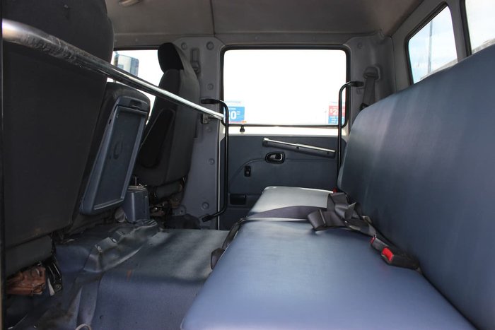 2009 HINO FG 1527 TIPPER AND CRANE WHITE