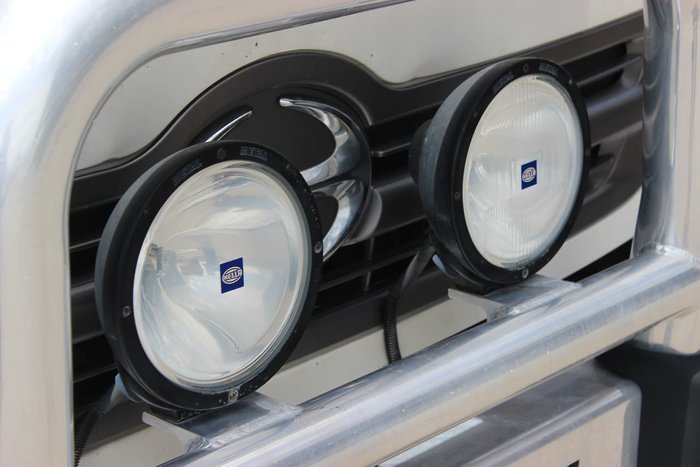 2009 HINO FG 1527 TIPPER AND CRANE WHITE