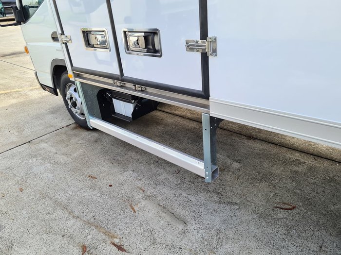 2020 FUSO CANTER 815 - FREEZER BODY White