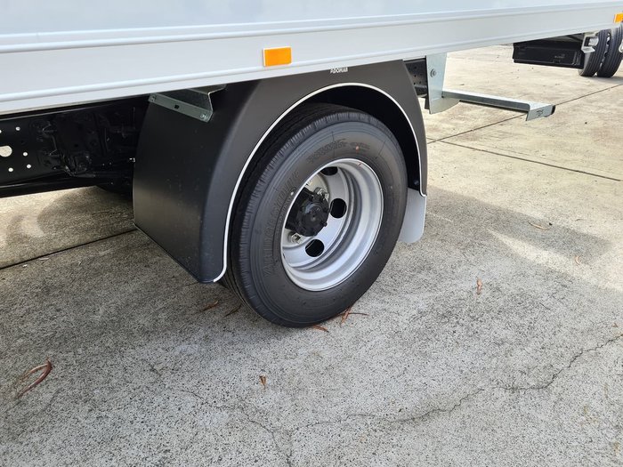 2020 FUSO CANTER 815 - FREEZER BODY White