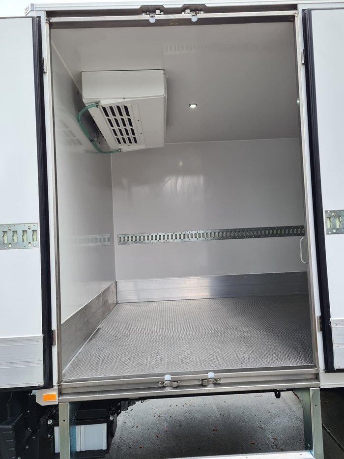 2020 FUSO CANTER 815 - FREEZER BODY White