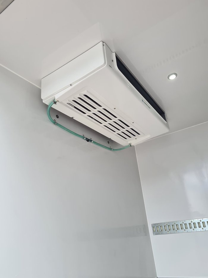 2020 FUSO CANTER 815 - FREEZER BODY White