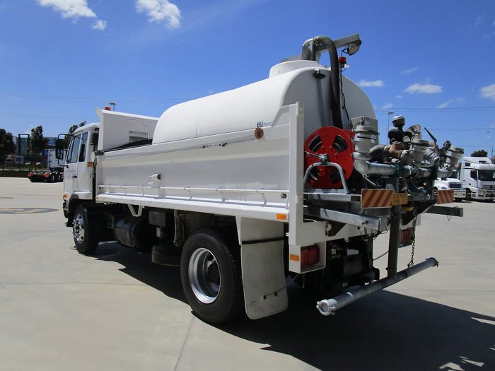 2004 UD PK265 TIPPER/TANKER WHITE