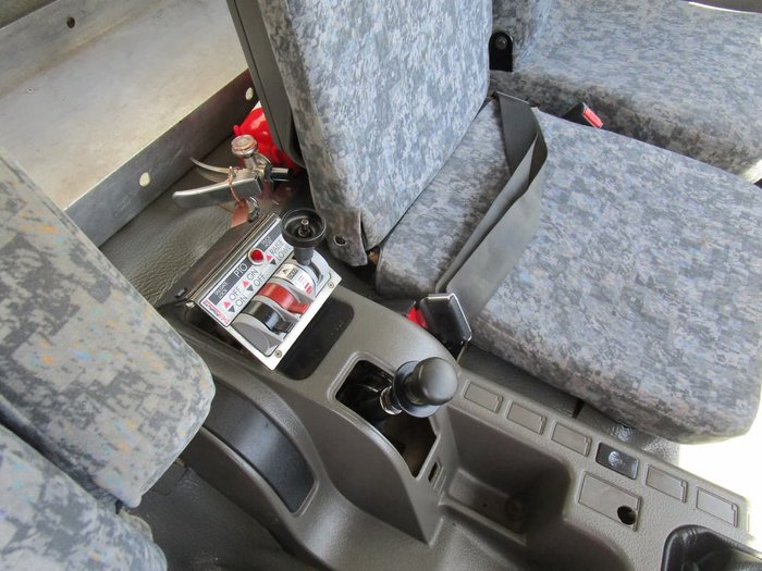 2004 UD PK265 TIPPER/TANKER WHITE