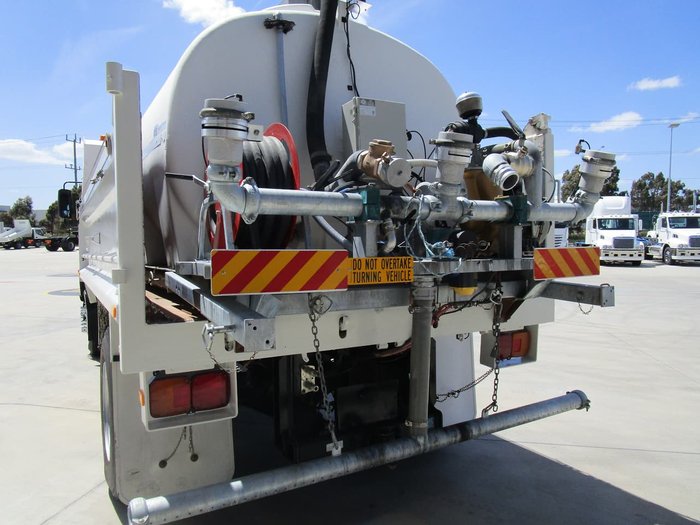 2004 UD PK265 TIPPER/TANKER WHITE