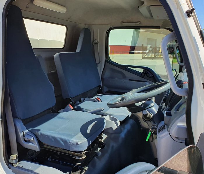 2015 FUSO 815 CANTER WHITE