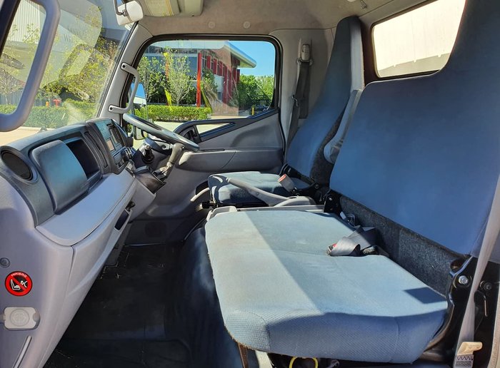 2015 FUSO 815 CANTER WHITE