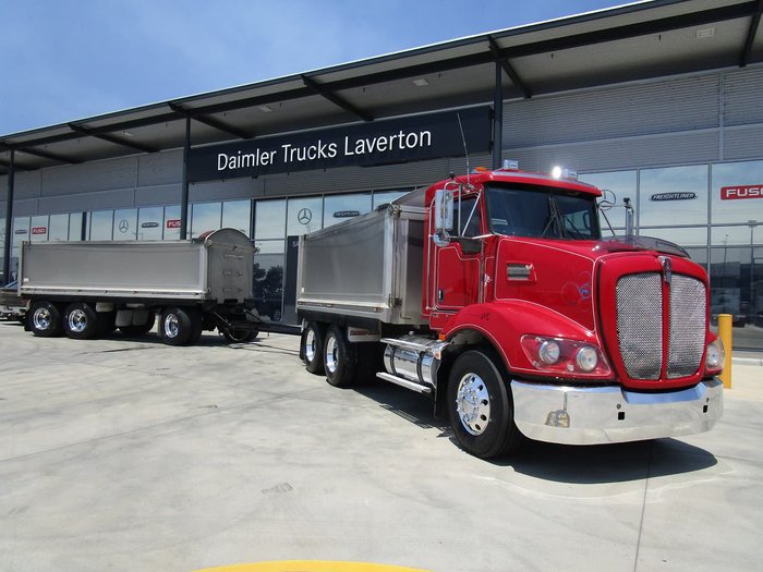 2012 KENWORTH T403 TRUCK & TRAILER COMBO RED