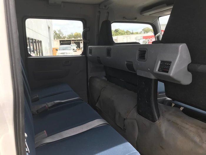 2011 MITSUBISHI FUSO CANTER 815 WHITE