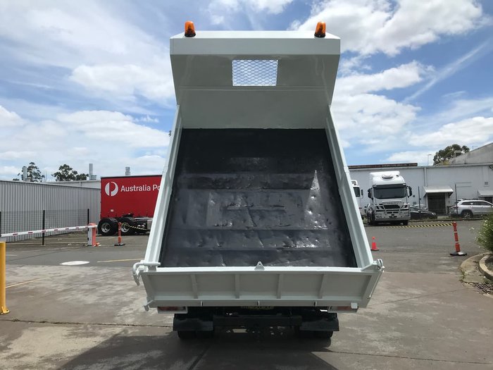 2011 MITSUBISHI FUSO CANTER 815 WHITE