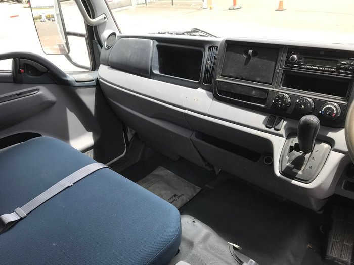 2011 MITSUBISHI FUSO CANTER 815 WHITE