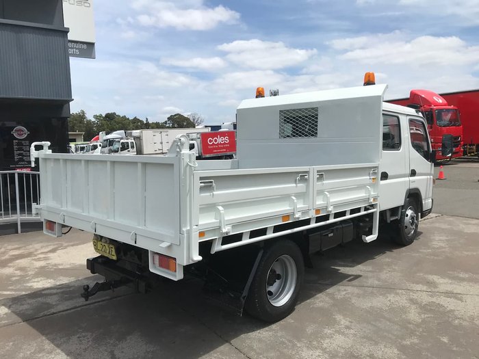 2011 MITSUBISHI FUSO CANTER 815 WHITE