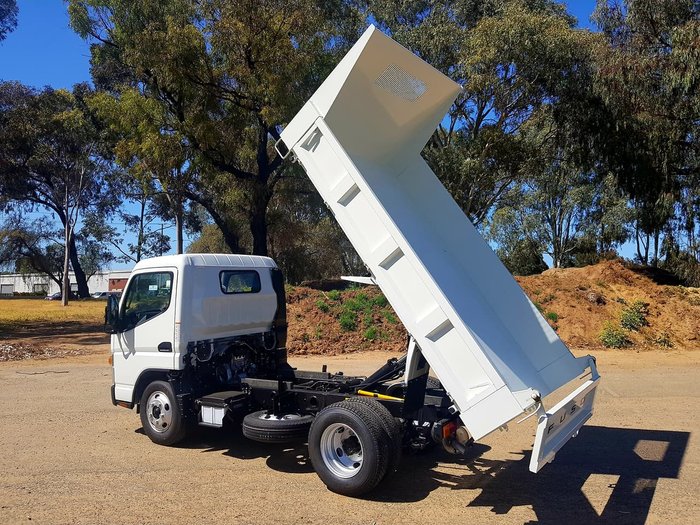 2020 FUSO CANTER 615 TIPPER White