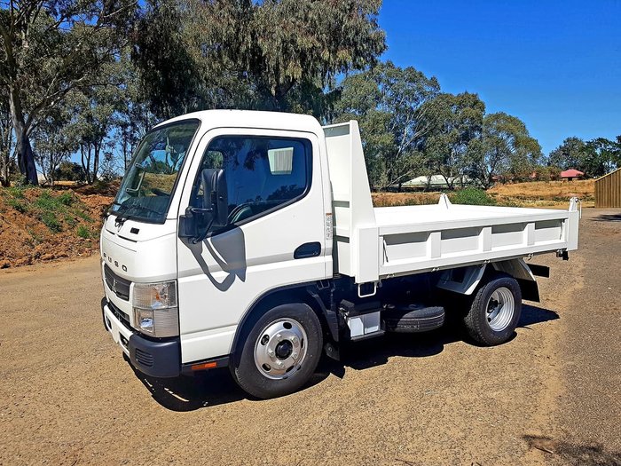 2020 FUSO CANTER 615 TIPPER White