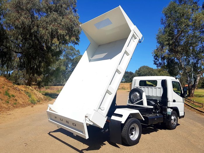 2020 FUSO CANTER 815 TIPPER White