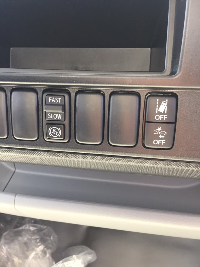 2020 HINO 617 MT 2810 WIDE TIPPER White