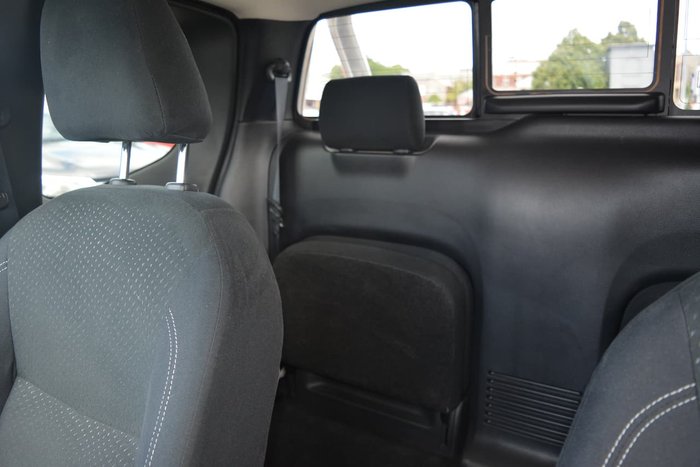 2018 Nissan Navara ST-X D23 Series 3 4X4 Dual Range White