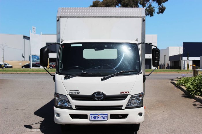 2015 HINO 616 AUTO PANTECH WHITE