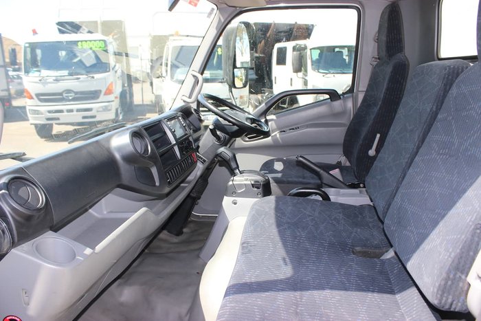 2015 HINO 616 AUTO PANTECH WHITE