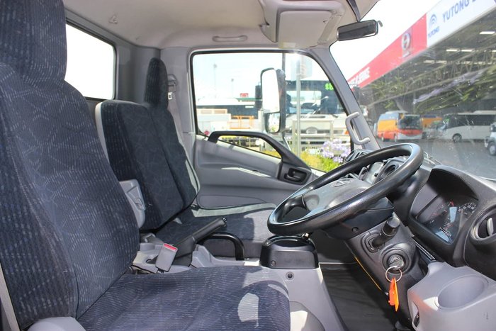 2015 HINO 616 AUTO PANTECH WHITE