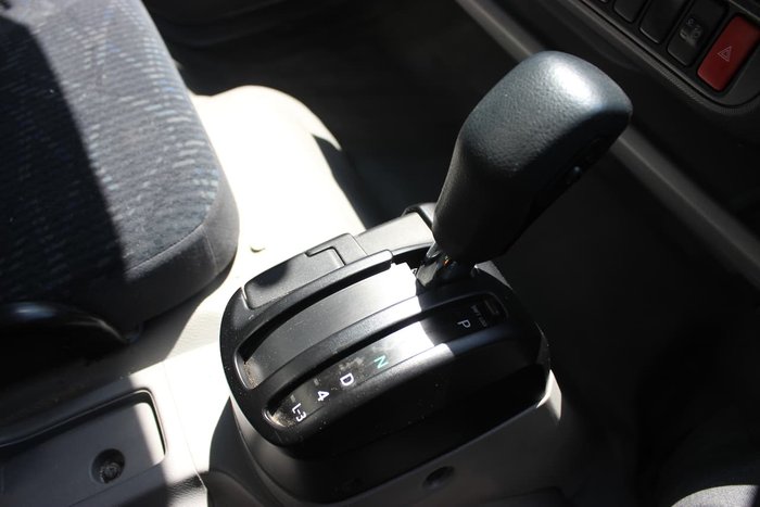 2015 HINO 616 AUTO PANTECH WHITE