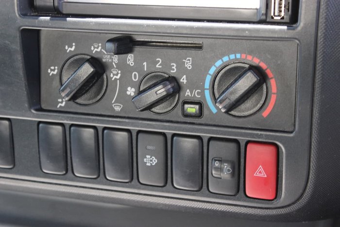 2015 HINO 616 AUTO PANTECH WHITE