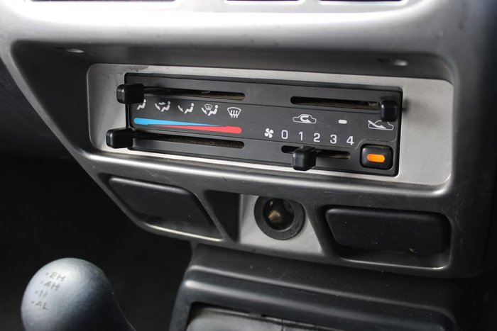 2009 Nissan Navara ST-R D22 MY09 4X4 White