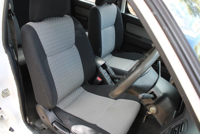 2009 Nissan Navara ST-R D22 MY09 4X4 White