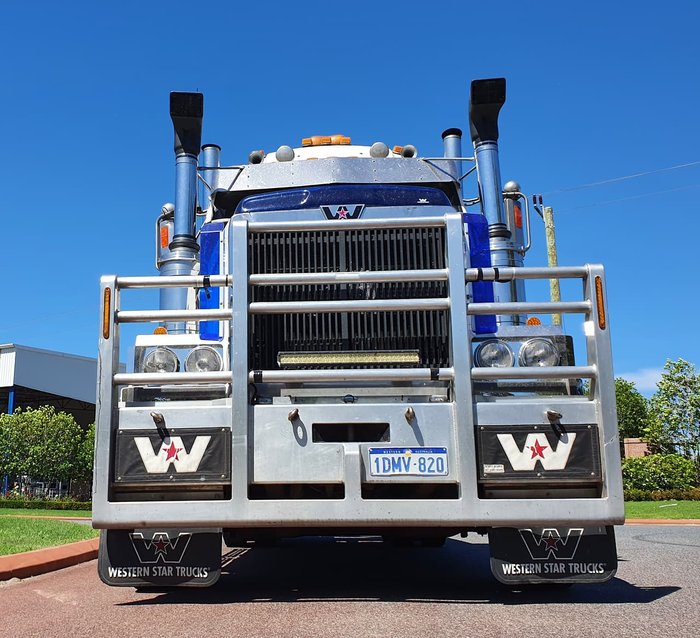 2010 WESTERN STAR 4864FXB WHITE