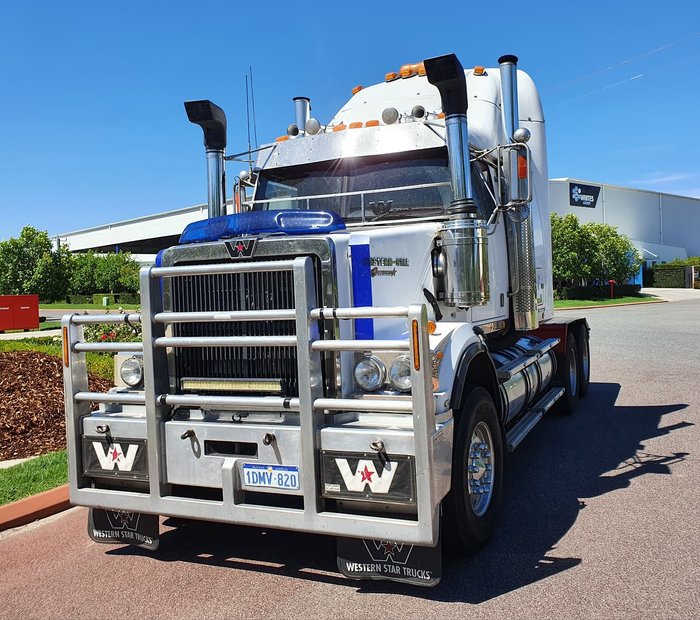2010 WESTERN STAR 4864FXB WHITE