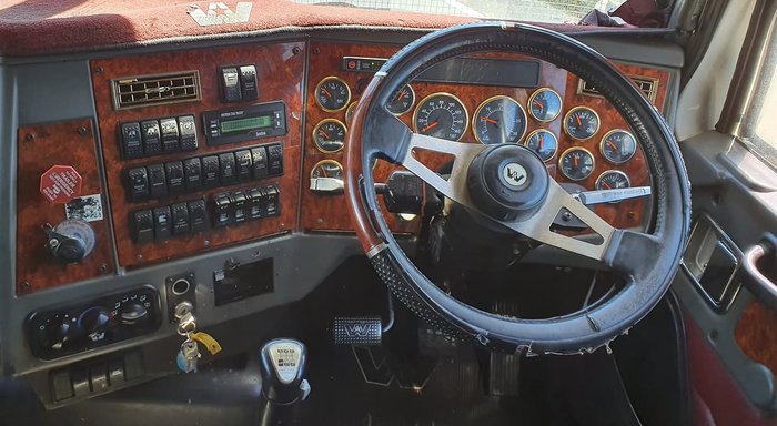 2010 WESTERN STAR 4864FXB WHITE