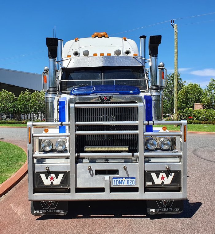 2010 WESTERN STAR 4864FXB WHITE