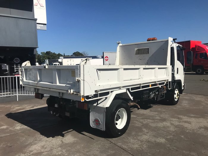 2013 ISUZU FRR500 TIPPER White