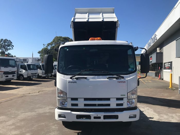 2013 ISUZU FRR500 TIPPER White