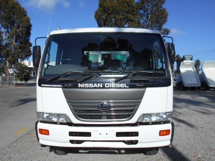 2004 UD PK265 TIPPER/WATER CART, White