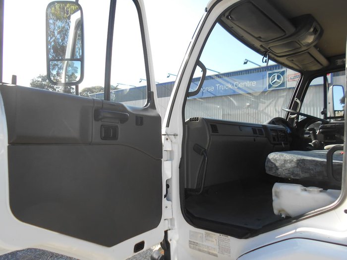 2004 UD PK265 TIPPER/WATER CART, White