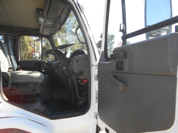 2004 UD PK265 TIPPER/WATER CART, White