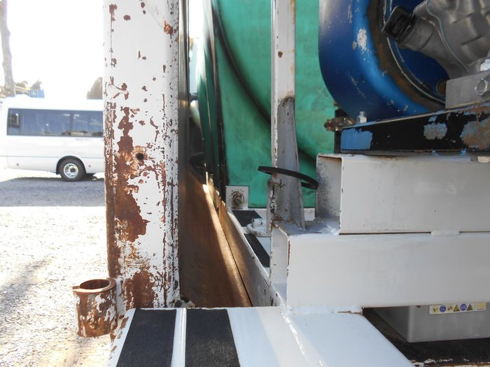 2004 UD PK265 TIPPER/WATER CART, White