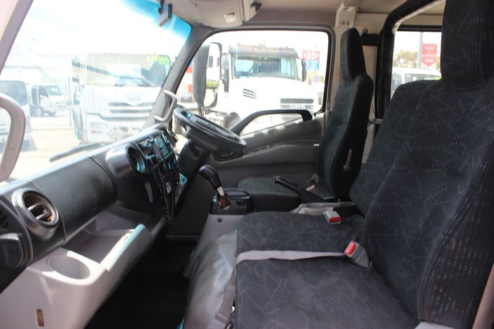 2017 HINO 616 LONG CREW AUTO White